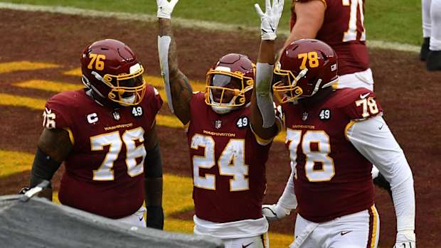 Antonio Gibson LBJ Celly Moses Lucas © Brad Mills  2020 Oct 25